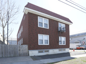 961 Meredith Ave in Elizabeth, NJ - Building Photo - Building Photo