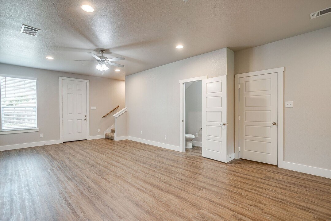 405 Hampton Pl in Burleson, TX - Foto de edificio
