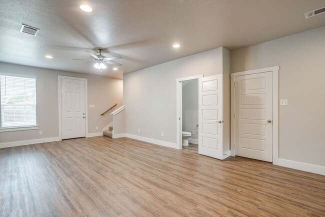 property at 405 Hampton Pl