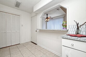 10725 Boardwalk St in Houston, TX - Building Photo - Building Photo