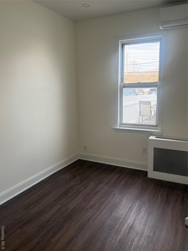 151 Tulip Ave in Floral Park, NY - Building Photo - Building Photo