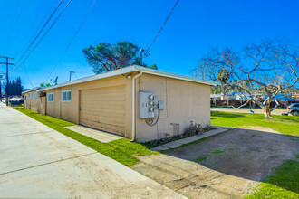 576 Richfield Ave in El Cajon, CA - Building Photo - Building Photo