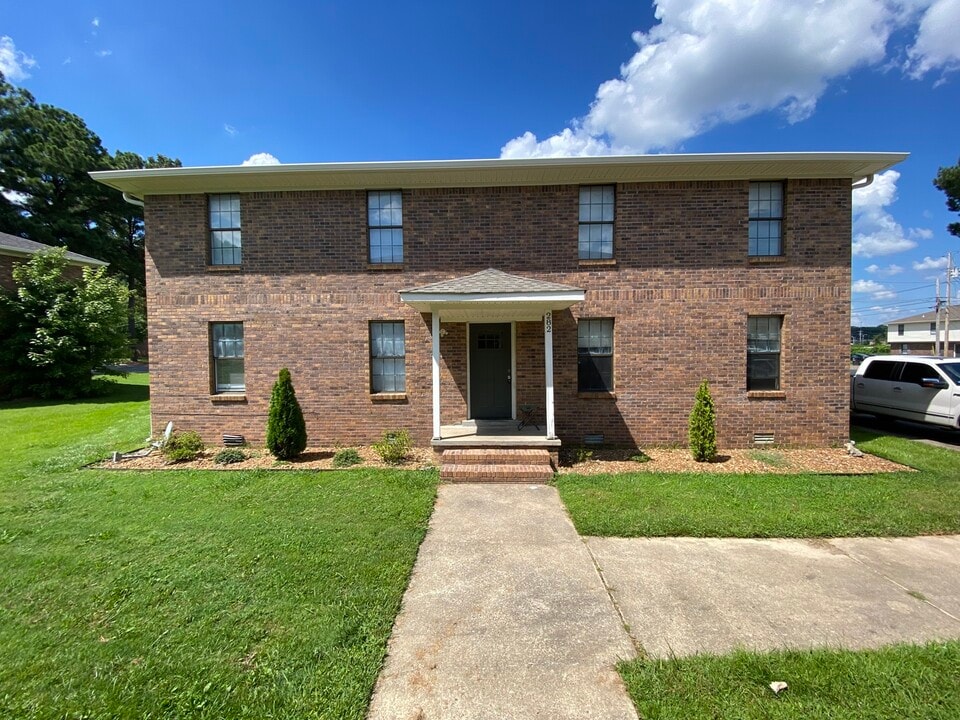 282 Tinker Hill Cv, Unit D in Jackson, TN - Building Photo