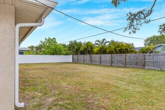 1168 SE Clifton Ln in Port St. Lucie, FL - Building Photo - Building Photo