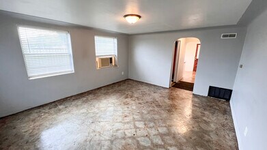 227 W Dunklin St, Unit B in Jefferson City, MO - Foto de edificio - Building Photo