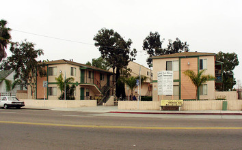 Las Palmas Apartments in San Diego, CA - Building Photo - Building Photo