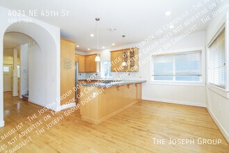 4021 NE 45th St in Seattle, WA - Building Photo - Building Photo