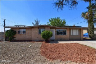 5726 Dearborne Dr in El Paso, TX - Building Photo