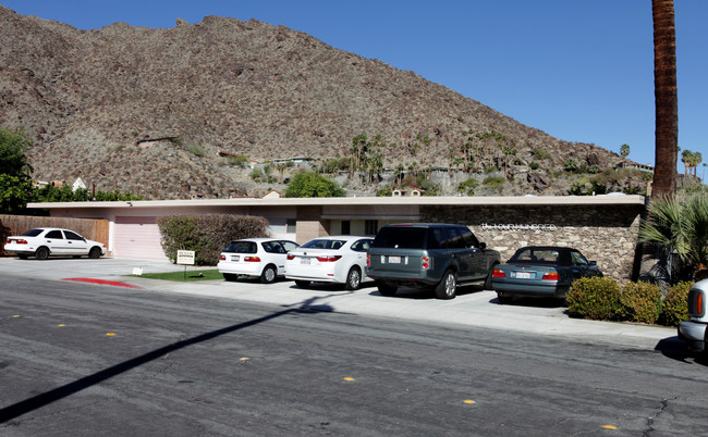 400 W Arenas Rd in Palm Springs, CA - Building Photo - Building Photo