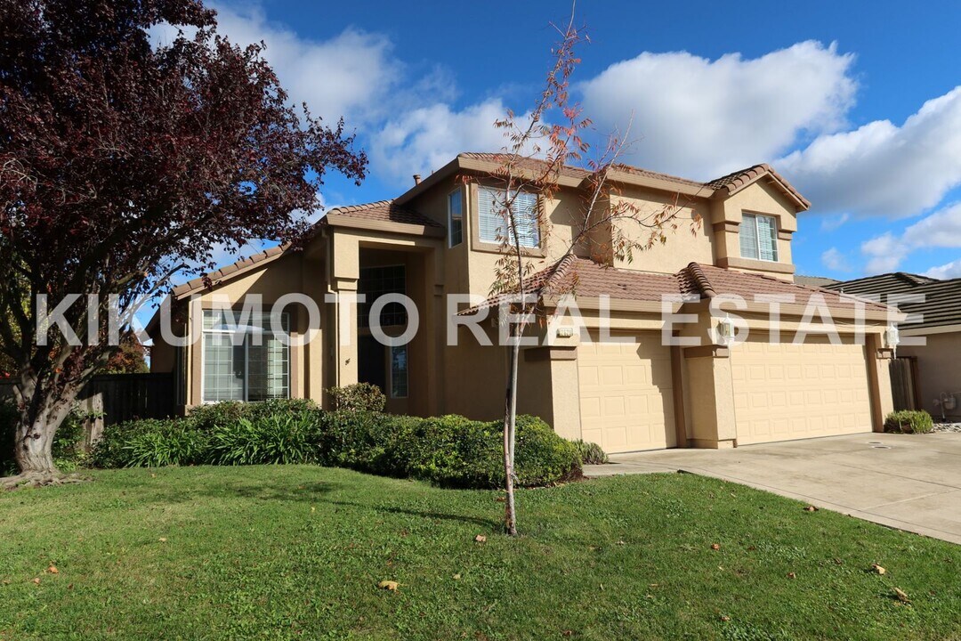 2629 Marina Point Ln in Elk Grove, CA - Building Photo