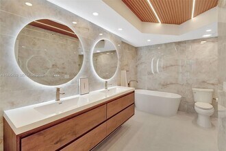 3370 Hidden Bay Dr in Aventura, FL - Building Photo - Building Photo