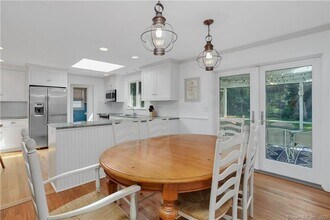 38 Tuxis Rd in Madison, CT - Building Photo - Building Photo