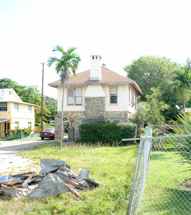 652 NE 83rd Ln in Miami, FL - Building Photo - Building Photo