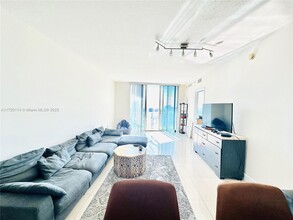 185 SW 7th St, Unit 3502 in Miami, FL - Building Photo - Building Photo