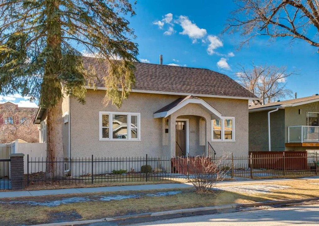 1221-1228 8 Ave SE in Calgary, AB - Building Photo