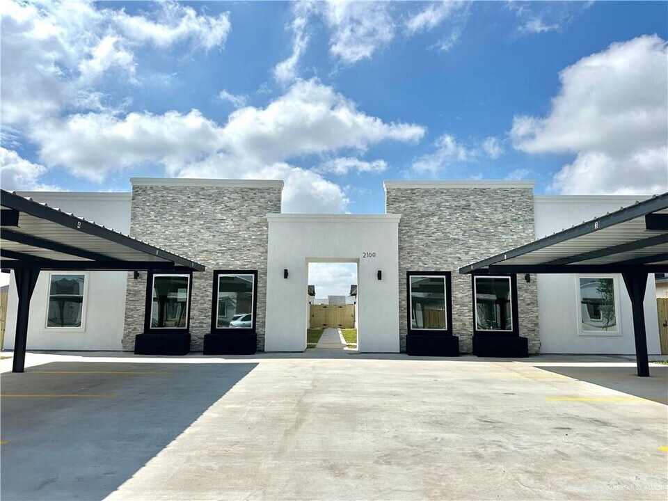 11 Selena St in Mission, TX - Foto de edificio