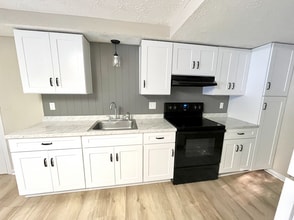 360 Pleasant Valley Rd, Unit D in South Windsor, CT - Building Photo - Building Photo