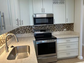 2575 Kuhio Ave. in Honolulu, HI - Building Photo