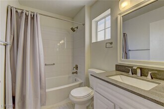 8912 Signal Terrace Dr in Las Vegas, NV - Building Photo - Building Photo