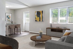 Orchard Park in Springfield, IL - Building Photo