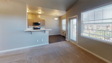 WHITE OAK LUXURY APARTMENTS in Salem, OR - Building Photo - Building Photo