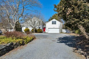 94 S Country Rd in Remsenburg, NY - Building Photo