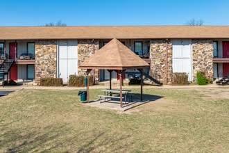 North Brook Apartments in Tahlequah, OK - Foto de edificio - Building Photo
