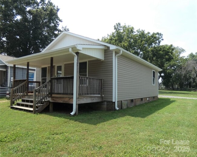235 N Oakland Ave in Statesville, NC - Building Photo - Building Photo