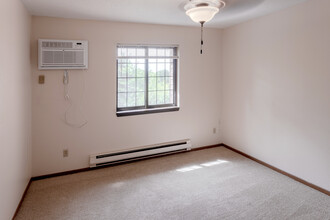 Water's Edge Townhomes in Chaska, MN - Building Photo - Interior Photo