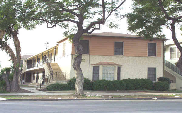 2065 Pine Ave in Long Beach, CA - Building Photo - Building Photo