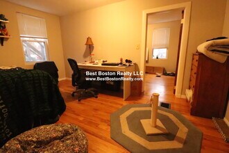 429 Franklin St, Unit 1R in Cambridge, MA - Foto de edificio - Building Photo