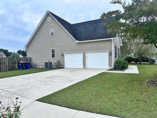 300 Walkens Woods Ln in Jacksonville, NC - Building Photo - Building Photo