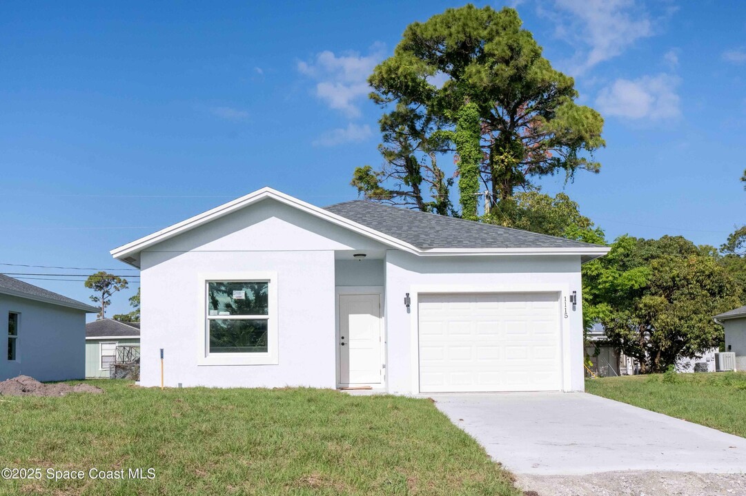 1115 11th St SW in Vero Beach, FL - Building Photo
