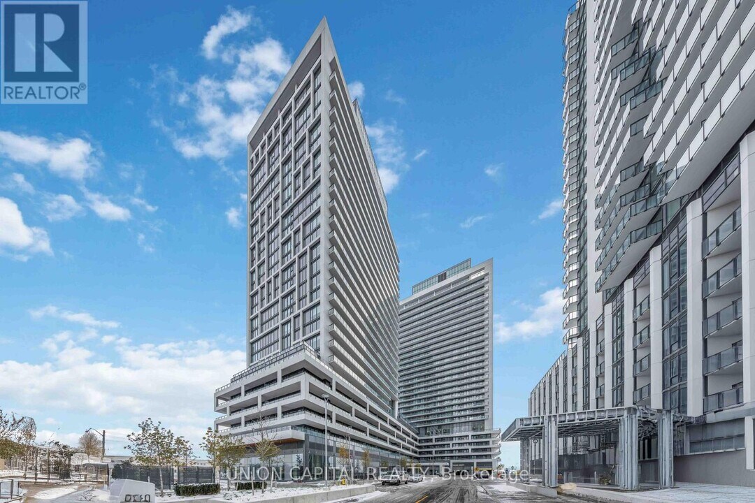 8960 Jane St in Vaughan, ON - Building Photo