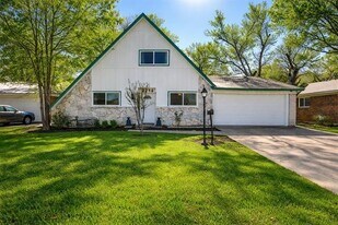 2214 W 11th St in Irving, TX - Building Photo