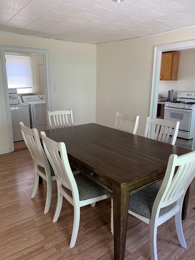 194 W 8th St in Oswego, NY - Building Photo - Building Photo