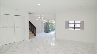 9023 SW 113th Pl Cir W in Miami, FL - Building Photo