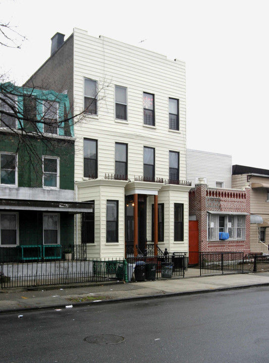 47 Stanhope St in Brooklyn, NY - Building Photo