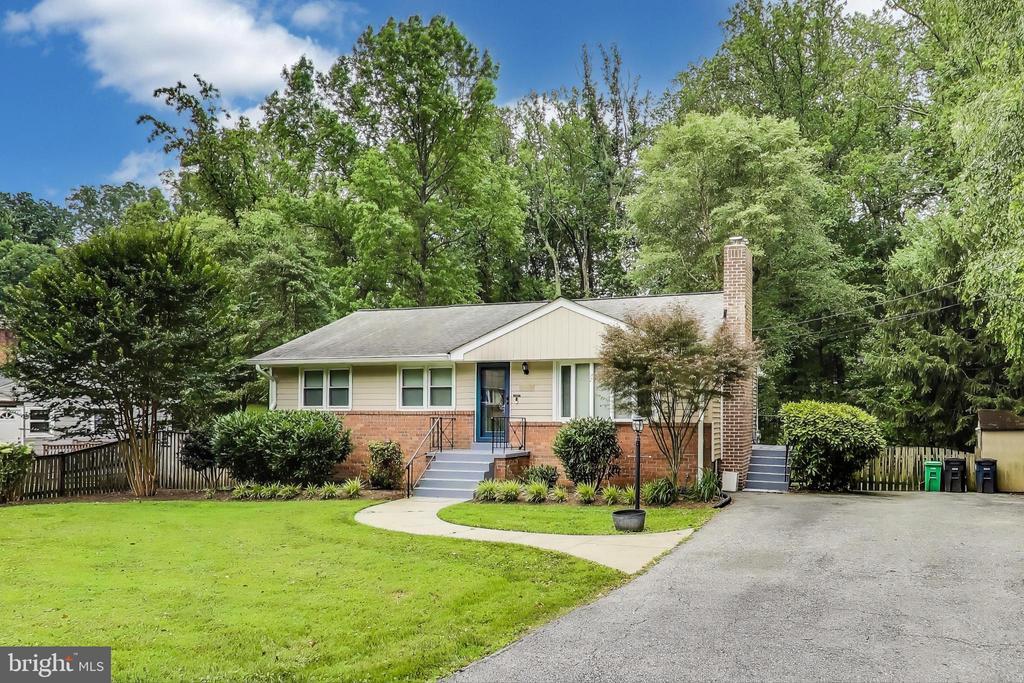 6107 Parkway Dr in Laurel, MD - Building Photo