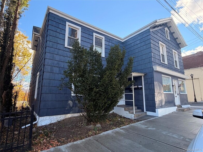 42 E Main St, Unit 1A in Middletown, NY - Foto de edificio