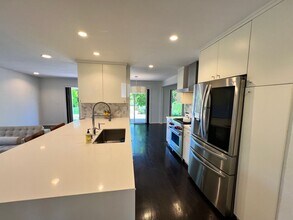 98 Golden Hind Psge in Corte Madera, CA - Building Photo - Building Photo