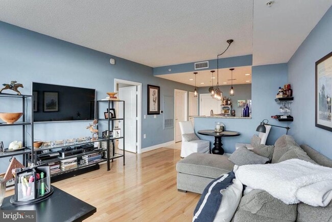 property at 3600 S Glebe Rd