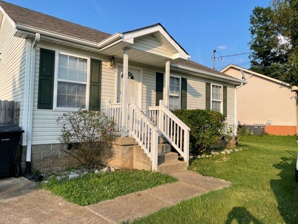 1205 Carol Dr in Oak Grove, KY - Building Photo