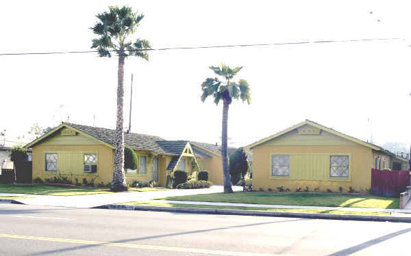 8516-8524 Stewart And Gray Rd in Downey, CA - Foto de edificio