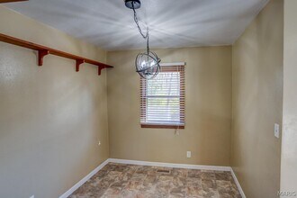 308 Bobbie Dr in Swansea, IL - Building Photo - Building Photo