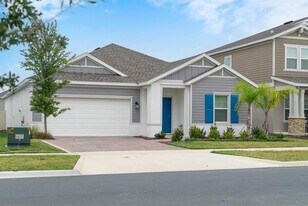 2898 Armstrong Ave in Clermont, FL - Building Photo