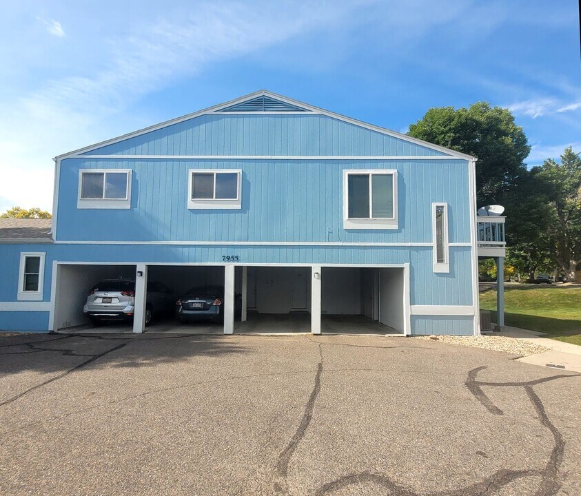 9755 Chase Cir in Arvada, CO - Building Photo