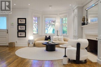 463 Spadina Rd in Toronto, ON - Building Photo - Building Photo