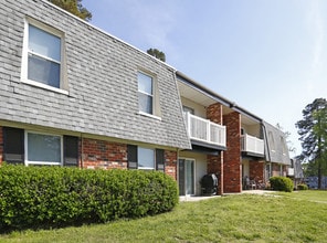 The Pointe at Midtown in Raleigh, NC - Building Photo - Building Photo