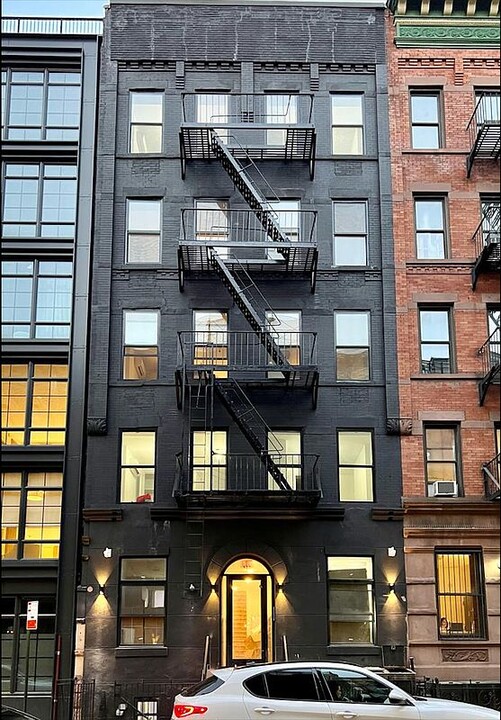 322 E 93rd St in New York, NY - Building Photo